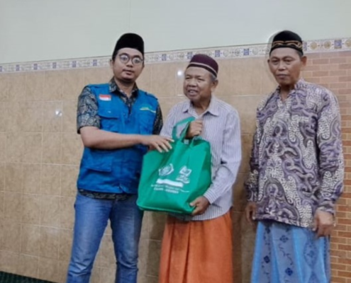Safari Ramadhan Unusida, Berikan Santunan Marbot Masjid dan Berikan Layanan Check Up Kesehatan Gratis (Foto: Humas Unusida)