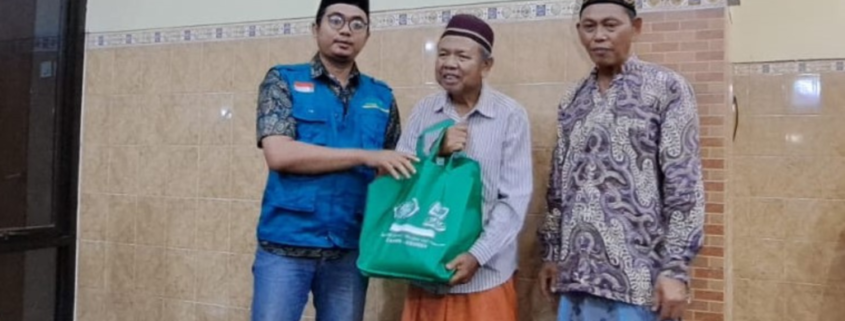 Safari Ramadhan Unusida, Berikan Santunan Marbot Masjid dan Berikan Layanan Check Up Kesehatan Gratis (Foto: Humas Unusida)