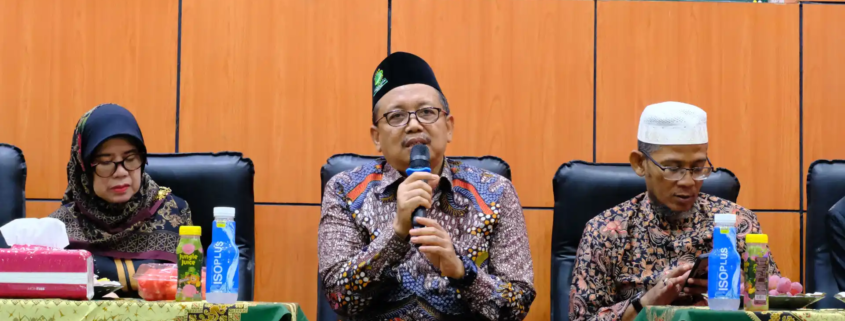 Rektor Unusida, H Fatkul Anam saat menyampaikan sambutan dalam Halal Bihalal 2024 (Foto: Humas Unusida)