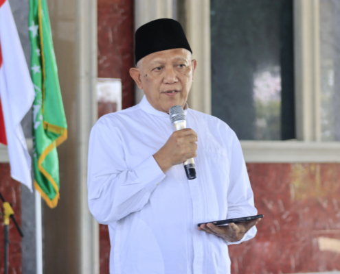 KH Abdul Hakim Mahfudz atau Gus Kikin saat menyampaikan Kuliah Umum di Unusida (Foto: Humas Unusida)