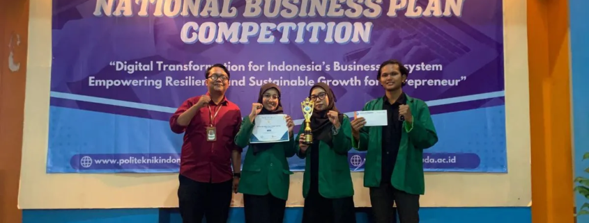 Tim Business Plan Competition Manajemen Unusida bersama Dosen Pembimbing Jeziano Riskita Boyas (Foto: Humas Unusida)